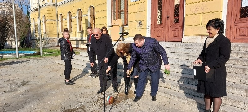 Започна ремонтът в ПДТГ „Димитър Хадживасилев“